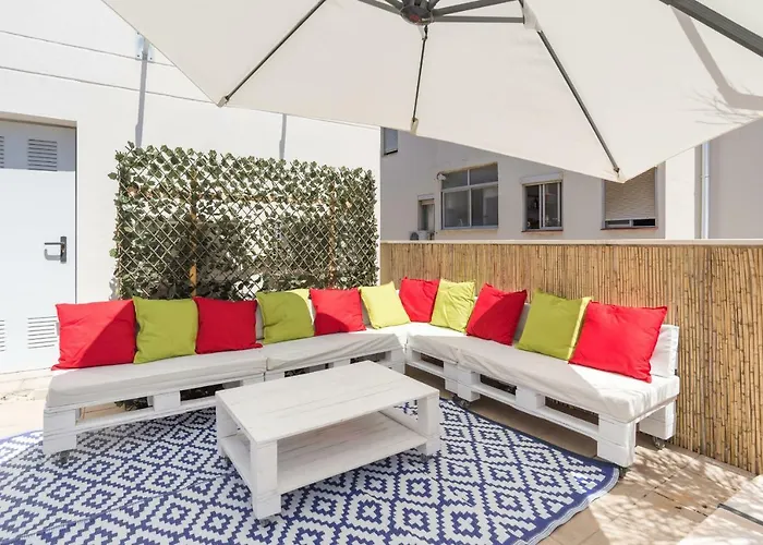 Ma2b-bright With Rooftops With Palms Near Old Town * Málaga