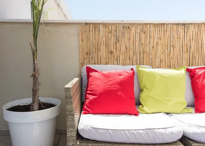 Ma2b-bright With Rooftops With Palms Near Old Town * Málaga